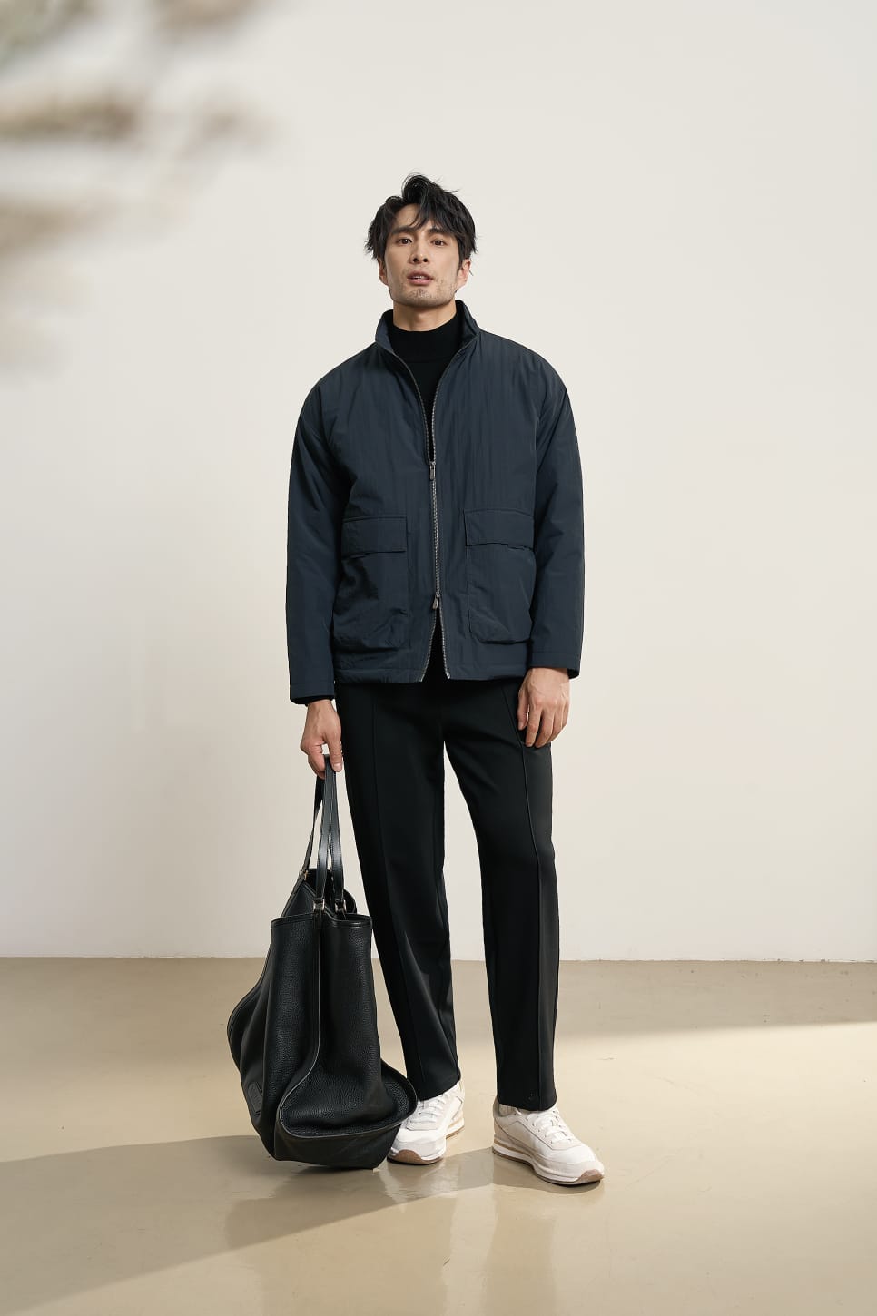 MODERN LIGHTWEIGHT STAND COLLAR WINTER ZIPPED BLACK JACKET