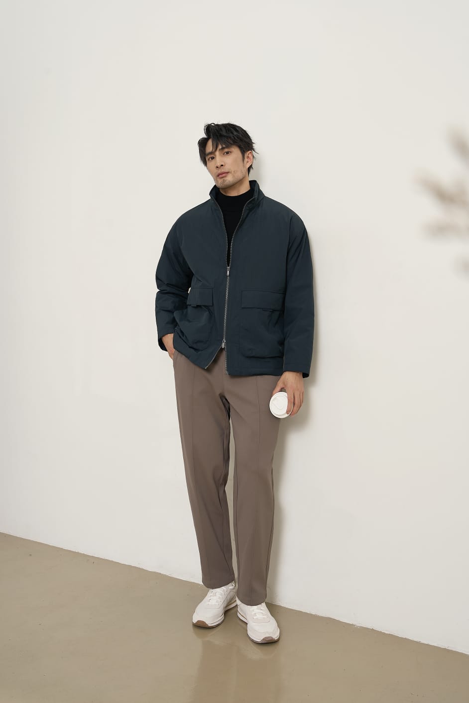 MODERN LIGHTWEIGHT STAND COLLAR WINTER ZIPPED BLACK JACKET