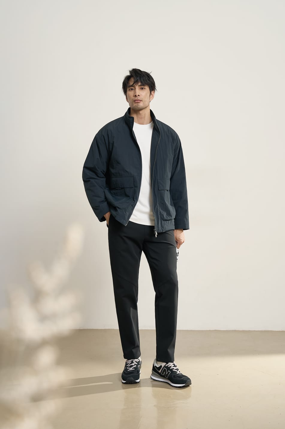 MODERN LIGHTWEIGHT STAND COLLAR WINTER ZIPPED BLACK JACKET