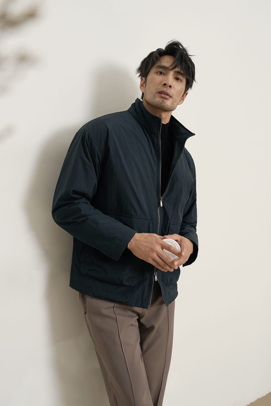 MODERN LIGHTWEIGHT STAND COLLAR WINTER ZIPPED BLACK JACKET