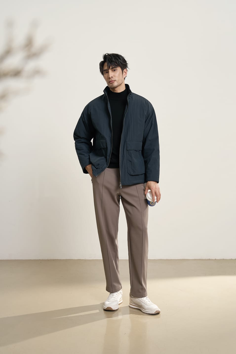 MODERN LIGHTWEIGHT STAND COLLAR WINTER ZIPPED BLACK JACKET