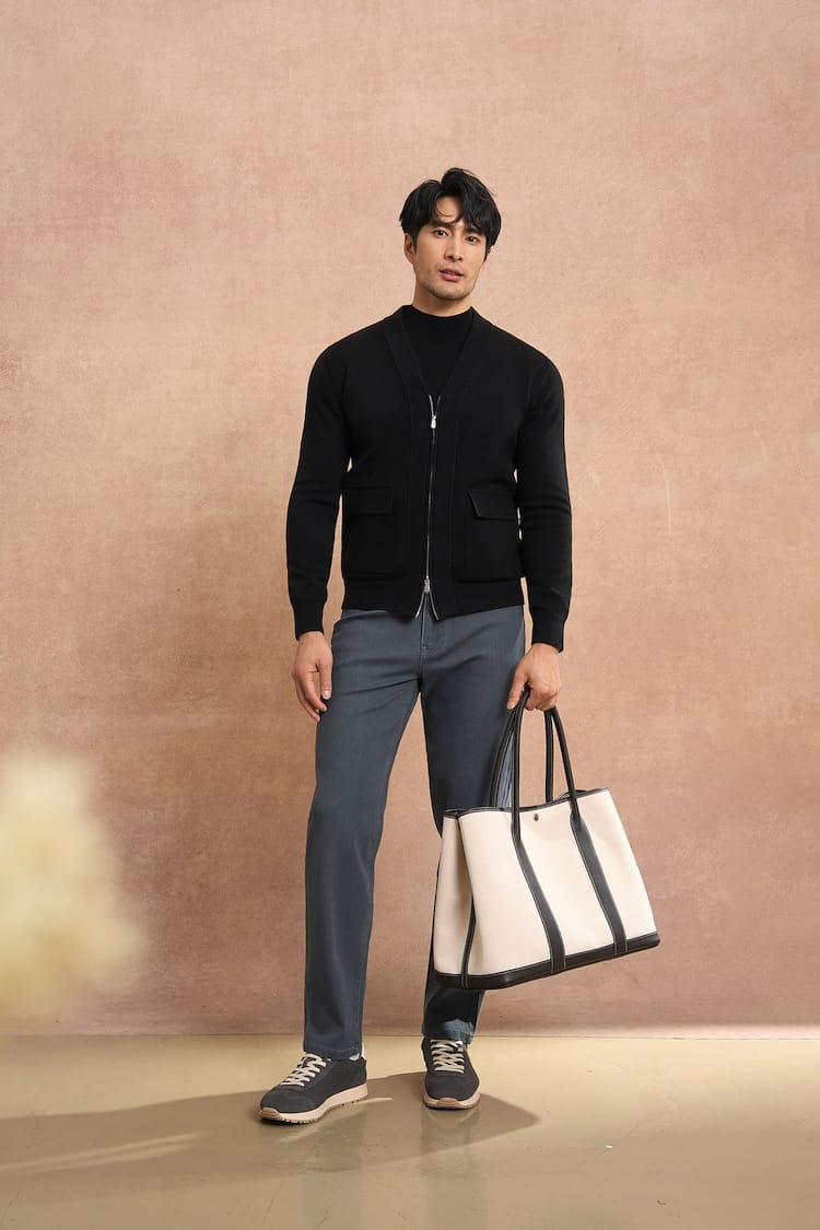 MINIMALIST FULL ZIP KNIT BLACK CARDIGAN