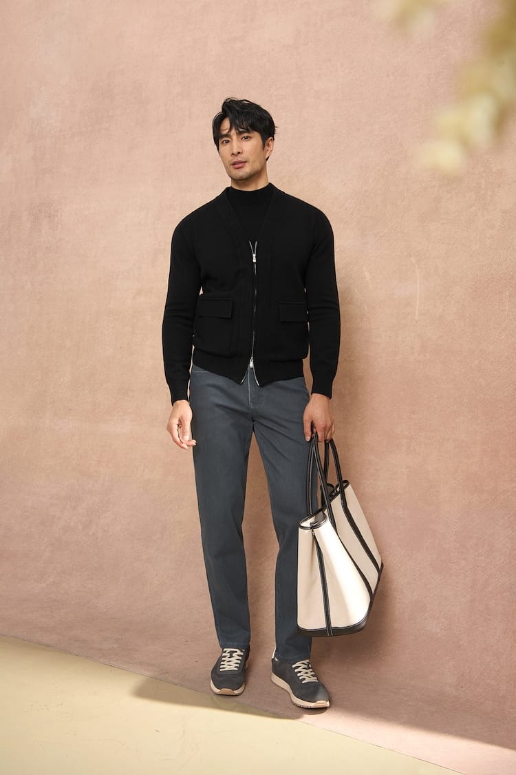 MINIMALIST FULL ZIP KNIT BLACK CARDIGAN