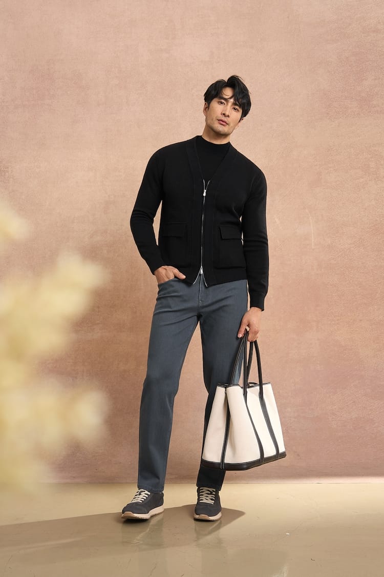 MINIMALIST FULL ZIP KNIT BLACK CARDIGAN